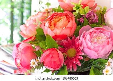 flowers bouquet arrange for decoration in home