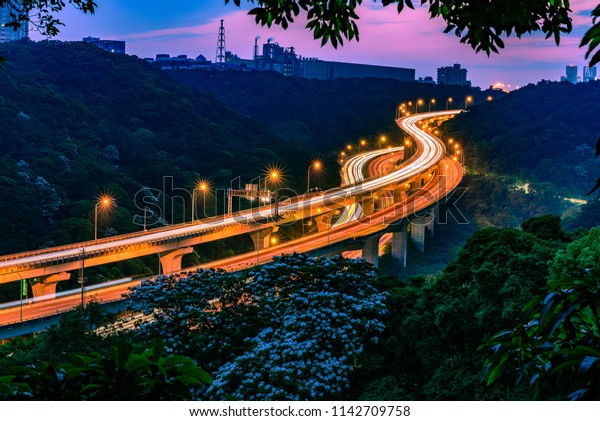 Flowers and highway car\
tracks in Taiwan
