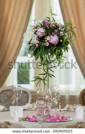 Flowers Wedding Table Stockfoto Jetzt Bearbeiten 300409001