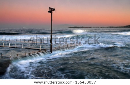 Flowing water over a tidal pool