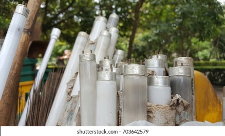 Fluorescent Lightbulbs Is Consider As Household Hazardous waste 