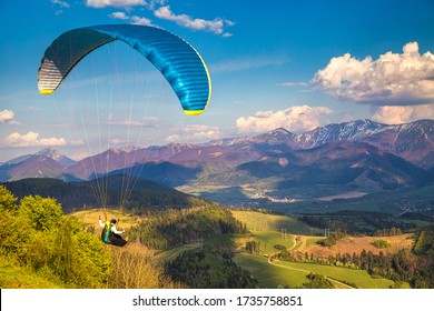 Flying paragliders from the Stranik hill over the mountainous landscape of the Zilina basin in the north of Slovakia.
Mala Fatra National Park in the background, Slovakia, Europe.