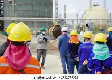 (Focus On The Safety Helmet) Construction Worker In A Safety Meeting On Morning Talk Before Work At Oil & Gas Factory Or Chemical Plant Under Construction Site.