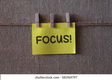 Focus written on a wooden table and yellow paper sticky notes.