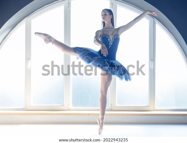 Focused Young Ballerina Dressed Blue Tutu Stock-foto (rediger nu)