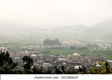 Foggy Morning In Dieng, Kabut. 