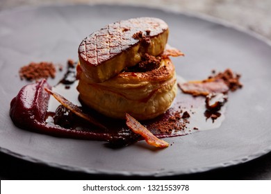 Fois gras sur fond de pâtisserie