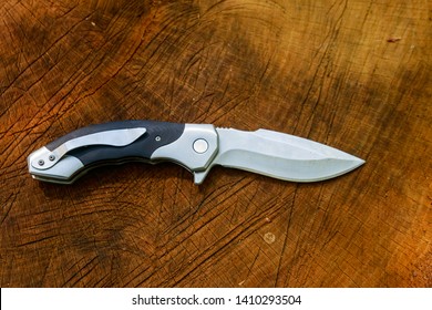 Imágenes Fotos De Stock Y Vectores Sobre Edge Of The Knife - gear throwing knife roblox