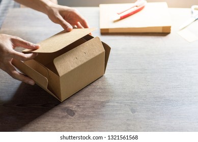 ็Hand Is Folding Paper Box, Close Up And Copy Space.