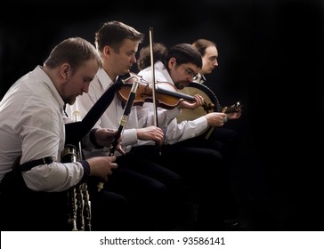 Folk music band