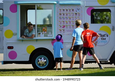 Fond Du Lac, Wisconsin USA - August 20th, 2019: Family And Kids Buying Ice Cream And Treats From A Ice Cream Truck. 