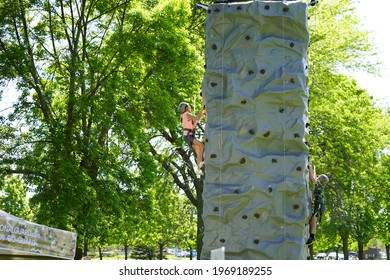 Fond Du Lac, Wisconsin USA - June 7th, 2019: Kids Of The Community Climb A Climbing Tower At Lakeside Park During Walleye Weekend That Is Setup By The Local United States Army Reserve. 