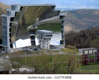 Font-Romeu Odeillo Solar Oven.