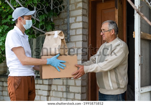 food delivery man to an\
elderly man