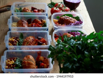 Food Delivery, Restaurant Takeout, Order Food. Reusable Lunchboxes With Prepared Healthy Food. Healthy Eating