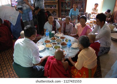 FOOD FEAST/INLE LAKE/MYANMAR-MAY 2012: Burmese Family Are Ready To Eat