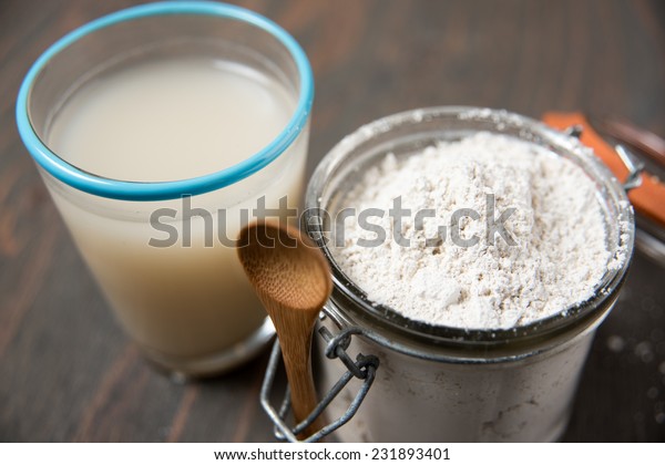 Food Grade\
Diatomaceous Earth in Bowl Ready for\
Use