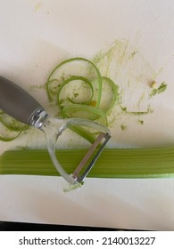 Food Hack Peeling Celery Peeler