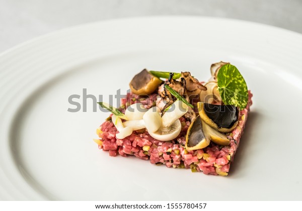 food meal lunch appetizer\
starter carpaccio raw meat elegant gourmet restaurant exclusive\
white cut slice dish snack beef tatar thin fresh table plate red\
dinner
