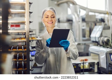 A Food Plant Supervisor Is Assessing Quality Of Cookies In Facility.