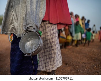 food queue in africa, hungry people
