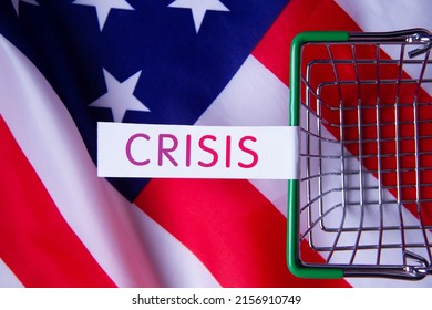 Food Shortages In The United States. Empty Grocery Basket. There Are No Items In The Store. America Lacks Food Supplies. Trade Closure And Bankruptcy.