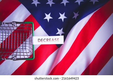 Food Shortages In The United States. Empty Grocery Basket. There Are No Items In The Store. America Lacks Food Supplies. Trade Closure And Bankruptcy.