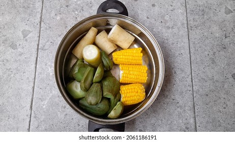 Food That Is Steamed On A Pan Consisting Of Corn, Radishes, And Pumpkin. The Benefits Of Steamed Food Are, Low Cholesterol, Prevent Cancer And Diabetes. Concept Of Healthy Food, Diabetes, Cholesterol