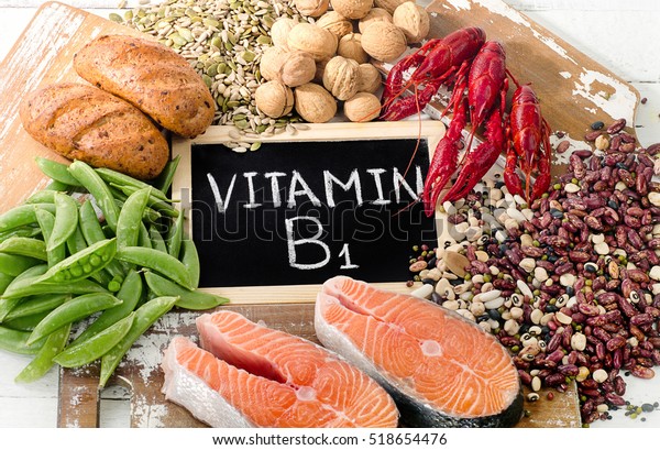 Voedingsmiddelen het hoogst in vitamine B1 (thiamine). Gezonde voeding eten. Bovenaanzicht
