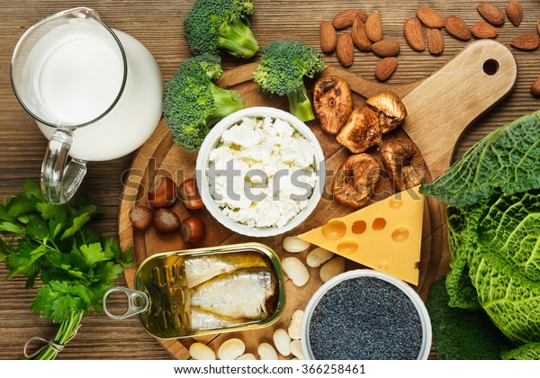 Foods rich in\
calcium such as sardines, bean, dried figs, almonds, cottage\
cheese, hazelnuts, parsley leaves, blue poppy seed, broccoli,\
italian cabbage, cheese,\
milk