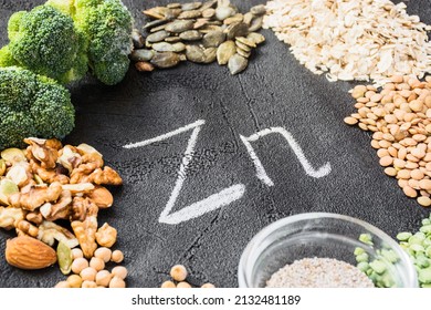 Foods rich in zinc, with the symbol Zn. Natural, vegetarian foods containing zinc, dietary fiber and vitamins, such as pumpkin seeds, beans, almonds, pine nuts. Useful sources of zinc