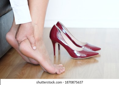 95,929 Hold feet Images, Stock Photos & Vectors | Shutterstock