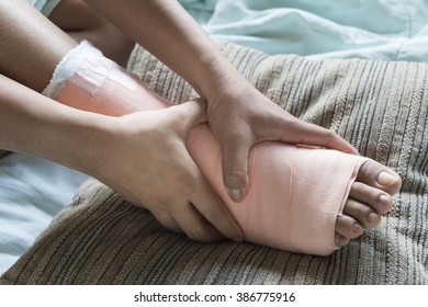 Foot Soft Splint For Treatment Of Injuries From Tendon Inflammation.