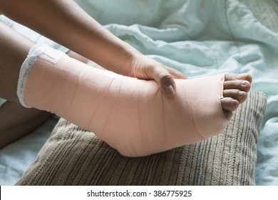 Foot Soft Splint For Treatment Of Injuries From Tendon Inflammation.