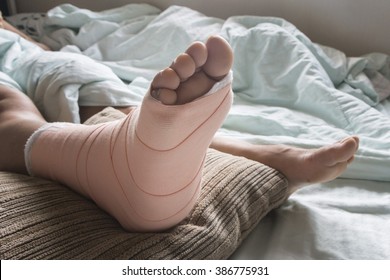 Foot Soft Splint For Treatment Of Injuries From Tendon Inflammation.