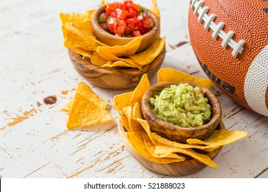 Football Party Food, Super Bowl Day, Nachos Salsa Guacamole