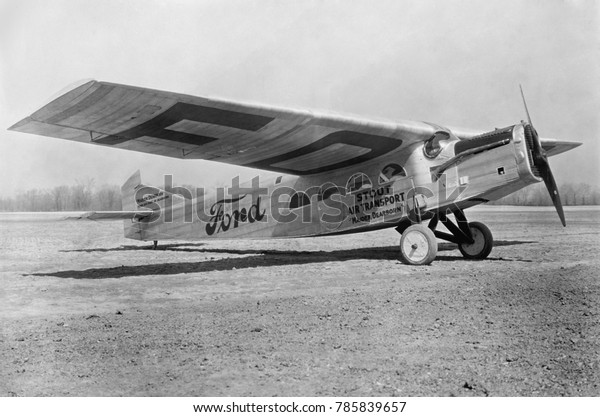 Ford
commercial Tri-motor was one of the first planes used by U.S.
passenger airlines, 1925. It was nicknamed the 'Tin Goose', a play
on the 'Tin Lizzie' moniker for his Motel T
cars
