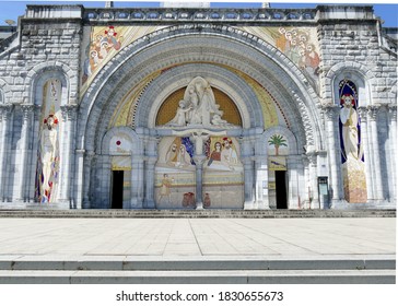 The forecourt of the Notre-Dame-du-Rosaire basilica in Lourdes deserted during the Covid-19 epidemic
