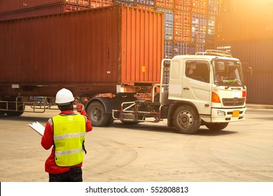 Foreman Control Ladekasten Container für LKW für logistischen Import Export Hintergrund, Business Logistic-Konzept