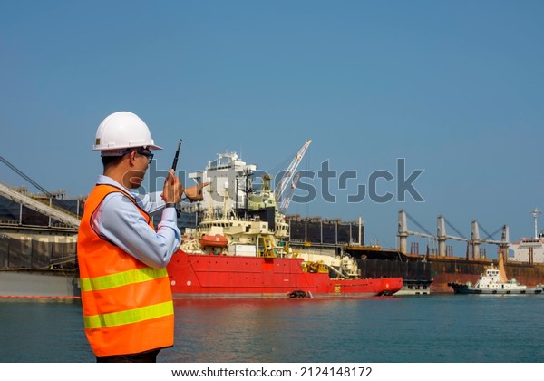 Foreman, harbor master or port\
controller in takes control communication to the receivers in\
charge to ensure the appropriate jobs working in the same safety\
direction