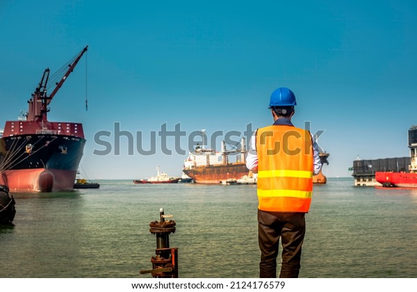 Foreman, harbor master or port\
controller in takes control communication to the receivers in\
charge to ensure the appropriate jobs working in the same safety\
direction