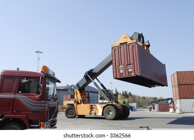 5,936 Forklift Truck Moves Containers Images, Stock Photos & Vectors ...