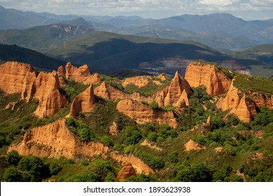 Formaciones Montañosas De Las Médulas, En El Bierzo