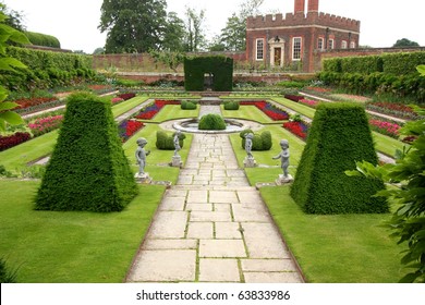 Formal Gardens, Hampton Court Palace, London, England