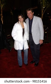 Former NFL Star JOE NAMATH & Daughter At The Los Angeles Premiere Of Ali. 12DEC2001.    Paul Smith/Featureflash