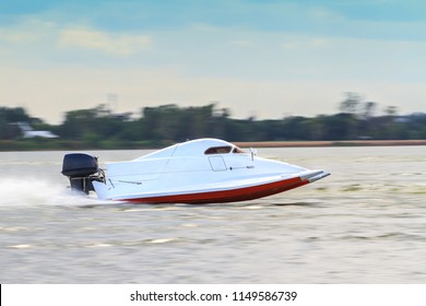 Formula 5 Boat Go Fast Along The Lake In Powerboat Competition
