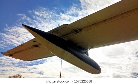 Fort Bragg, North Carolina USA 11/29/2019 Vintage U.S. Military Aircraft Displayed At The 82nd Airborne Division War Memorial Museum, Editorial Content.