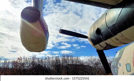 Fort Bragg, North Carolina USA 11/29/2019 Vintage U.S. Military Aircraft Displayed At The 82nd Airborne Division War Memorial Museum, Editorial Content.