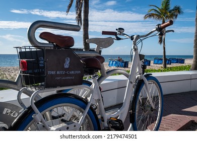 FORT LAUDERDALE, FL, U.S.A. - JUNE 11, 2022: Photo Of A Ritz Carlton Hotel Bike For Guest Use Parked Along Beach Boulevard In The Central Beach Area.