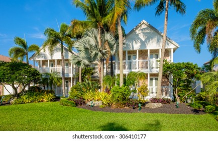 Fort Lauderdale, Florida USA - August 12, 2015: Beautiful Traditional Brick Style Waterfront Home In The Historic Las Olas Residential District Of Fort Lauderdale.